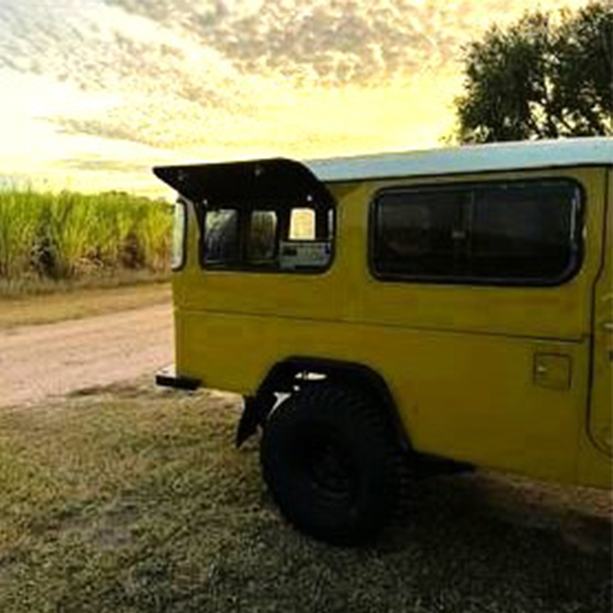 Emuwing Gullwing Window Kit for Land Cruiser 40 Series (1) Emuwing Gullwing Window Kit for Land Cruiser 40 Series